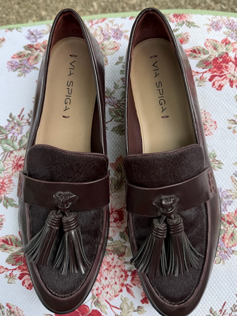 Via Spiga Women's Burgundy Tassel Loafers size 8.5
